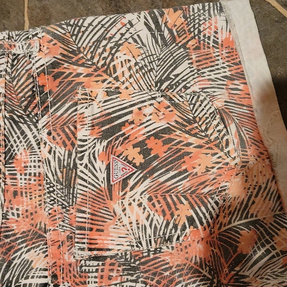 Guess Shorts - Picture 3 of 4